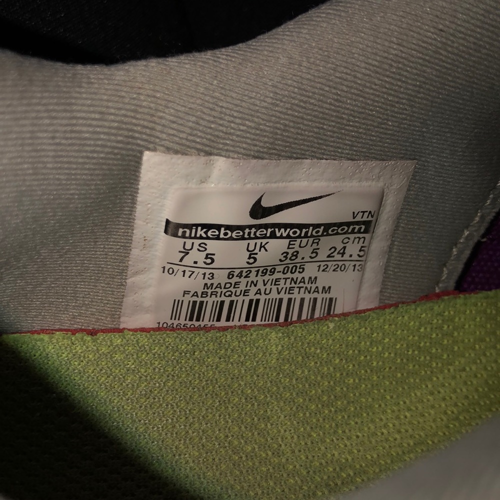 Nike - Picture 3 of 3